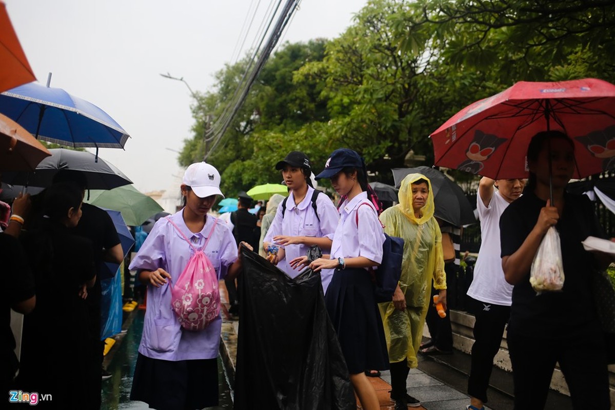 Chum anh nguoi Thai doi mua cho vieng Quoc vuong Bhumibol-Hinh-8